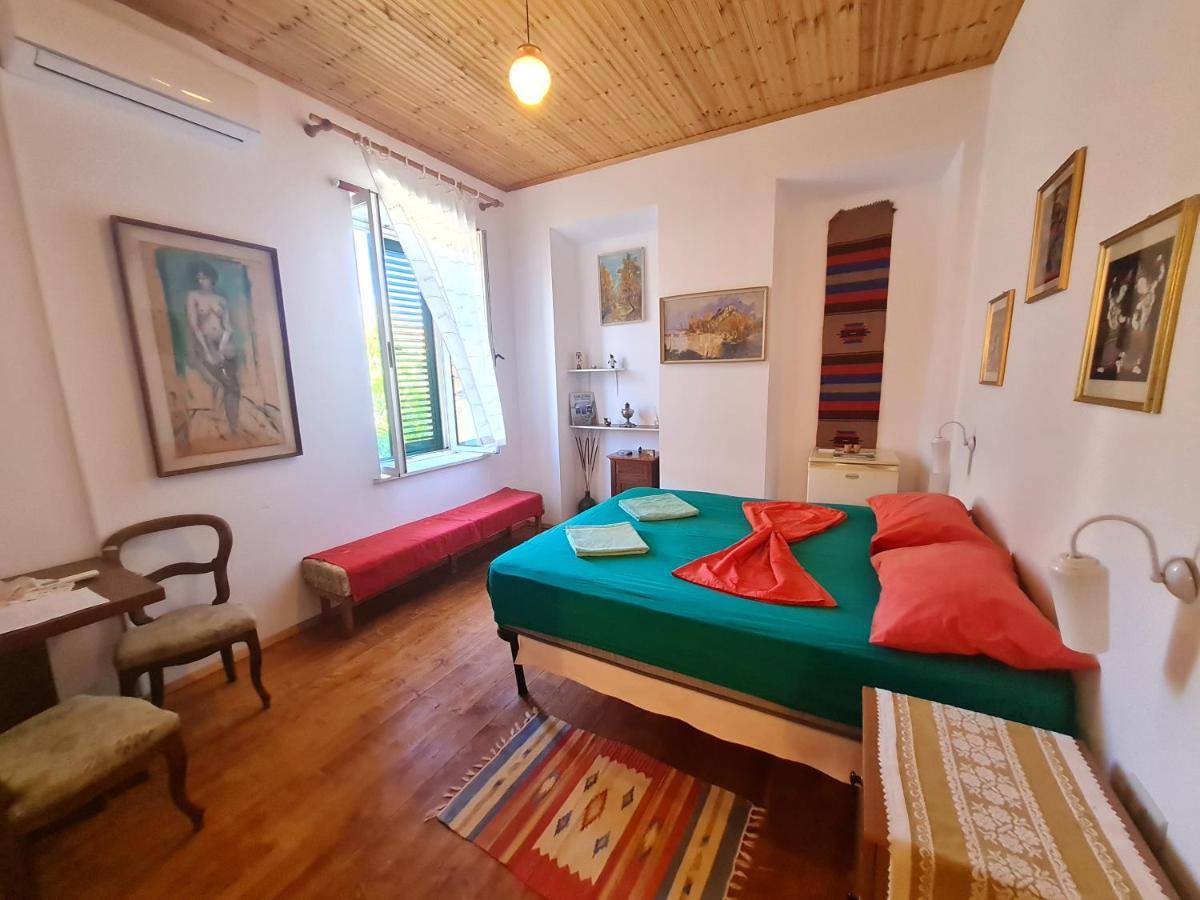 Mi Casa Es Tu Casa - Shkodra Backpackers Hostel חדר תמונה