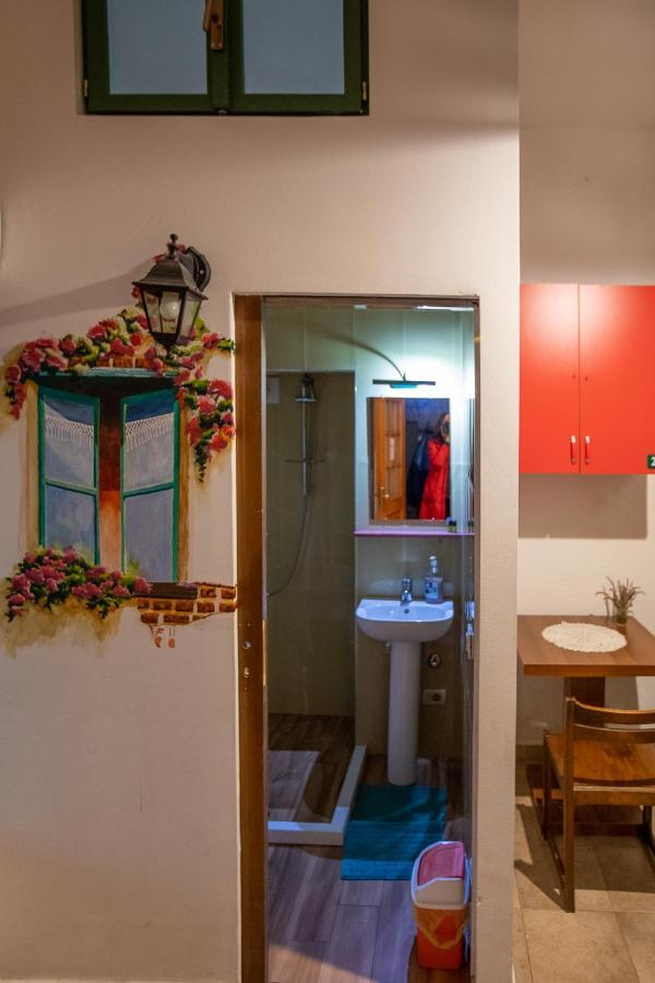 Mi Casa Es Tu Casa - Shkodra Backpackers Hostel מראה חיצוני תמונה