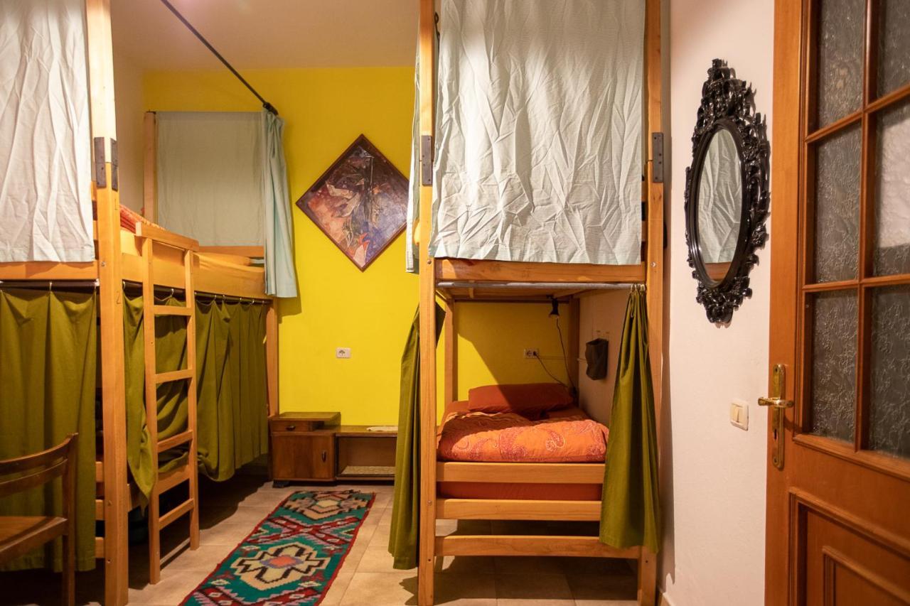 Mi Casa Es Tu Casa - Shkodra Backpackers Hostel מראה חיצוני תמונה