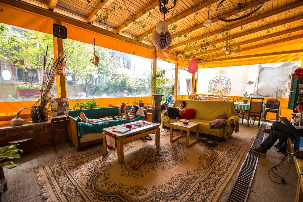 Mi Casa Es Tu Casa - Shkodra Backpackers Hostel מראה חיצוני תמונה
