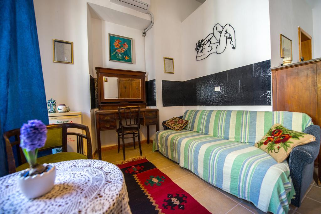 Mi Casa Es Tu Casa - Shkodra Backpackers Hostel מראה חיצוני תמונה