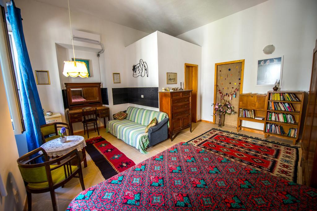 Mi Casa Es Tu Casa - Shkodra Backpackers Hostel מראה חיצוני תמונה