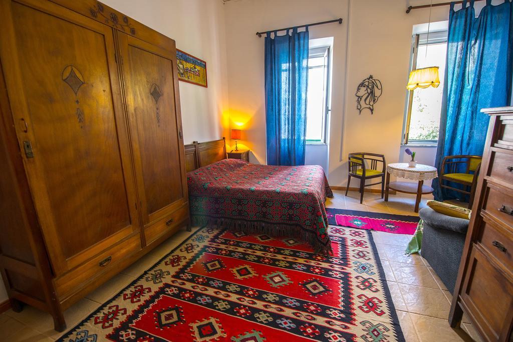 Mi Casa Es Tu Casa - Shkodra Backpackers Hostel מראה חיצוני תמונה