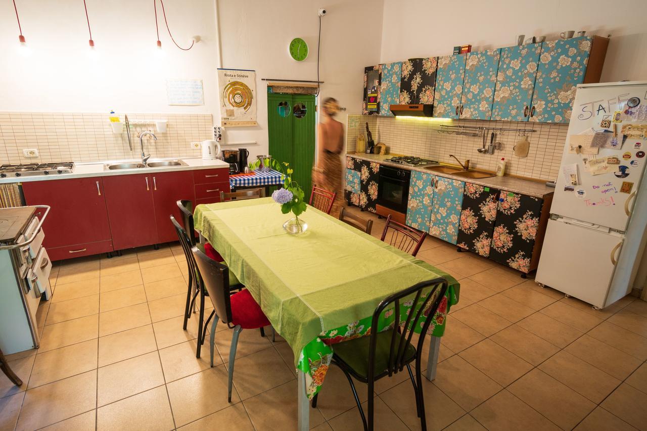 Mi Casa Es Tu Casa - Shkodra Backpackers Hostel מראה חיצוני תמונה